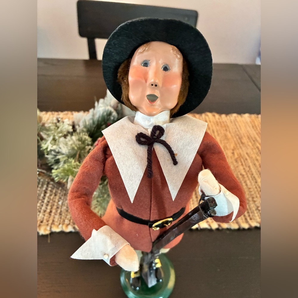 Bryers Choice Christmas Caroler - Picture 2 of 7